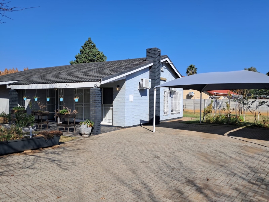 3 Bedroom Property for Sale in Naudeville Free State